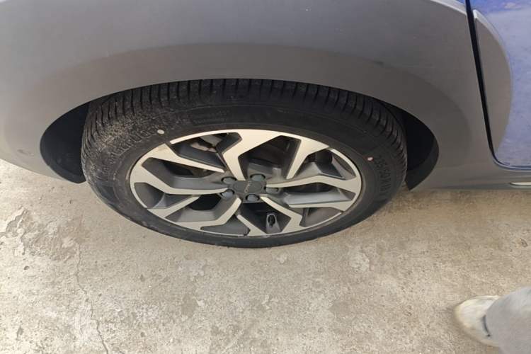 Used Lynk & Co 02 2019 1.5T DCT Two-Wheel Drive Pro Edition China VI Standard Exterior 3