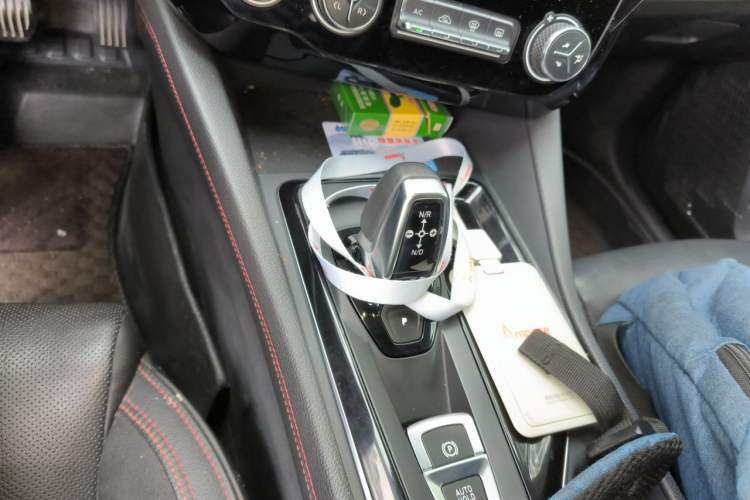 Used Lynk & Co 02 2019 High-Energy Edition 2.0T Automatic Two-Wheel Drive Pro Version China VI Standard Gear Lever