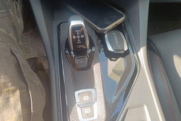 Used Lynk & Co 02 2019 High-Energy Edition 2.0T Automatic Two-Wheel Drive Pro Version China VI Standard Gear Lever
