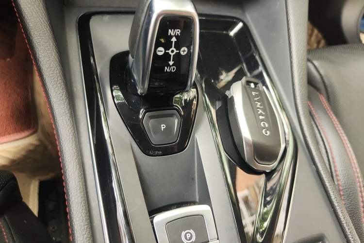 Used Lynk & Co 02 2019 1.5T DCT Two-Wheel Drive Pro Edition China VI Standard Gear Lever