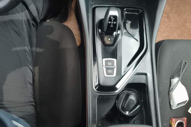 Used Lynk & Co 02 2019 1.5T DCT Two-Wheel Drive Pro Edition China VI Standard Gear Lever