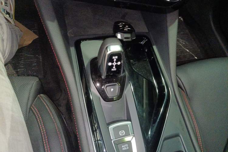 Used Lynk & Co 02 2019 High-Energy Edition 2.0T Automatic Two-Wheel Drive Pro Version China VI Standard Gear Lever