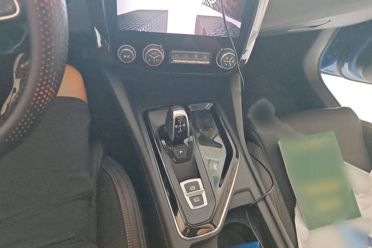 Used Lynk & Co 02 2019 High-Energy Edition 2.0T Automatic Two-Wheel Drive Pro Version China VI Standard Gear Lever