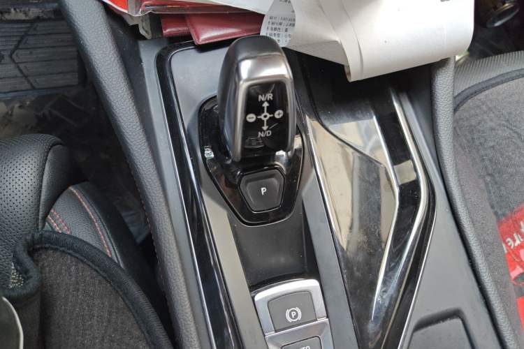 Used Lynk & Co 02 2019 1.5T DCT Two-Wheel Drive Pro Edition China VI Standard Gear Lever