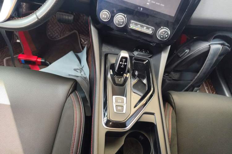 Used Lynk & Co 02 2019 High-Energy Edition 2.0T Automatic Two-Wheel Drive Pro Version China VI Standard Gear Lever