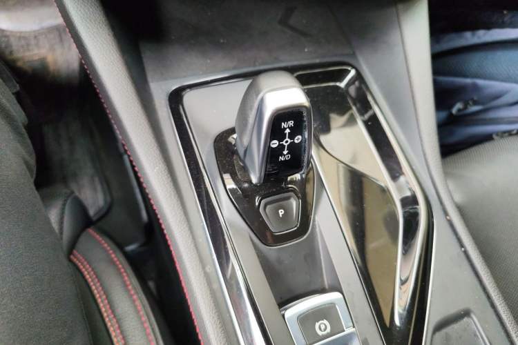 Used Lynk & Co 02 2019 1.5T DCT Two-Wheel Drive Pro Edition China VI Standard Gear Lever