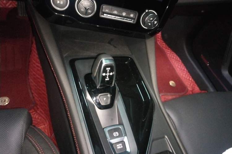 Used Lynk & Co 02 2019 High-Energy Edition 2.0T Automatic Two-Wheel Drive Pro Version China VI Standard Gear Lever