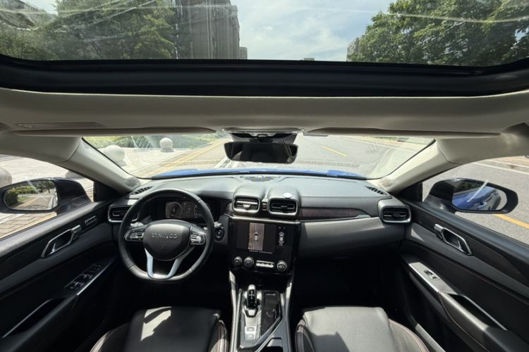 Used Lynk & Co 02 2019 1.5T DCT Two-Wheel Drive Pro Edition China VI Standard Interior 2