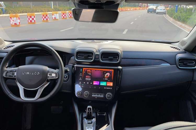 Used Lynk & Co 02 2019 1.5T DCT Two-Wheel Drive Pro Edition China VI Standard Interior 3