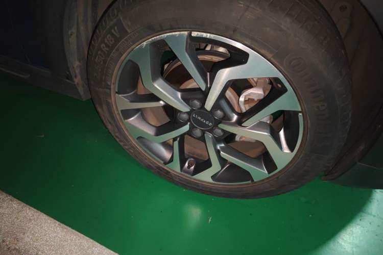 Used Lynk & Co 02 2019 1.5T DCT Two-Wheel Drive Sporty Version China VI Standard Right Front Wheel Hub
