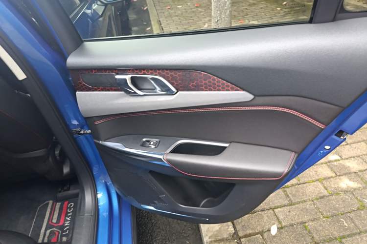 Used Lynk & Co 02 2019 1.5T DCT Two-Wheel Drive Sporty Version China VI Standard Right Rear Door Interior