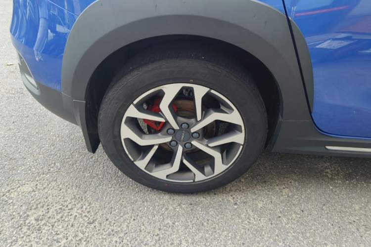 Used Lynk & Co 02 2019 1.5T DCT Two-Wheel Drive Sporty Version China VI Standard Right Rear Wheel Hub