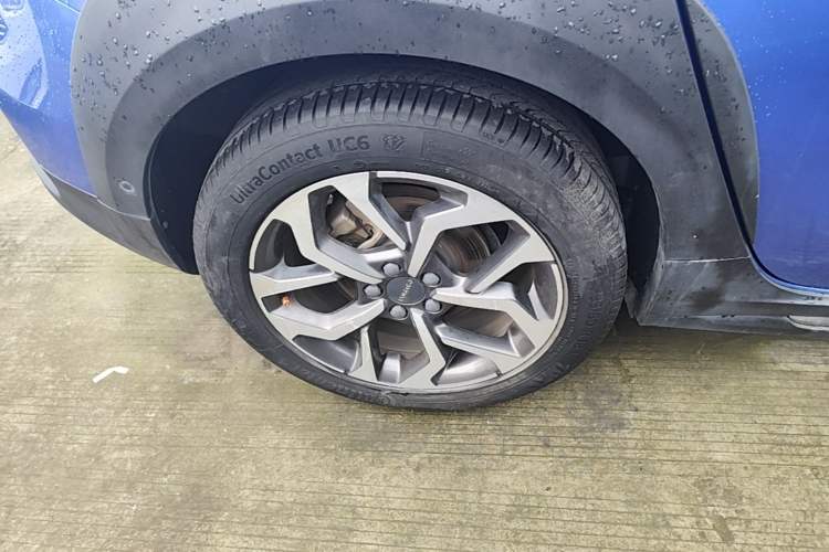Used Lynk & Co 02 2019 1.5T DCT Two-Wheel Drive Pro Edition China VI Standard Right Rear Wheel Hub
