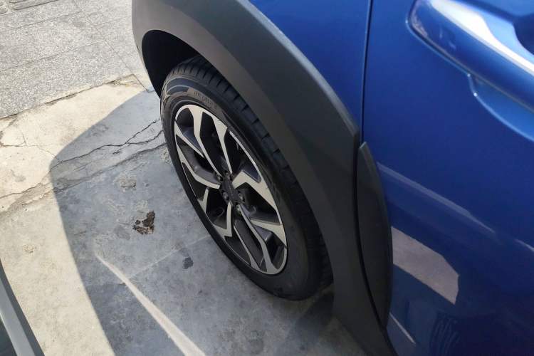 Used Lynk & Co 02 2019 High-Energy Edition 2.0T Automatic Two-Wheel Drive Pro Version China VI Standard Right Rear Wheel Hub