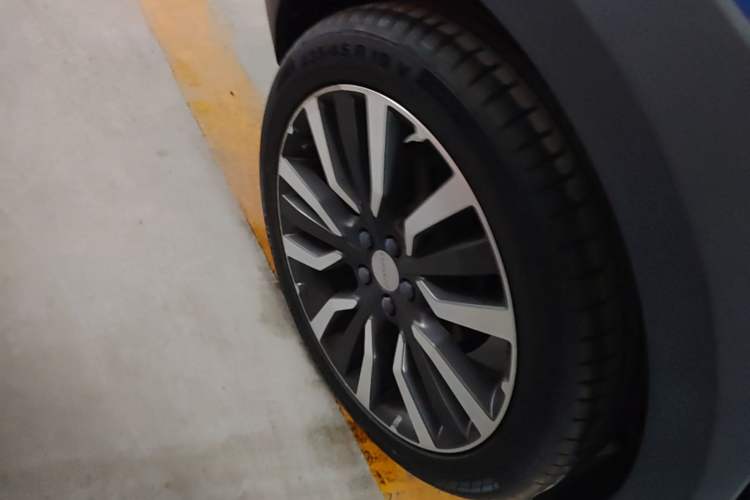 Used Lynk & Co 02 2019 High-Energy Edition 2.0T Automatic Two-Wheel Drive Pro Version China VI Standard Right Rear Wheel Hub