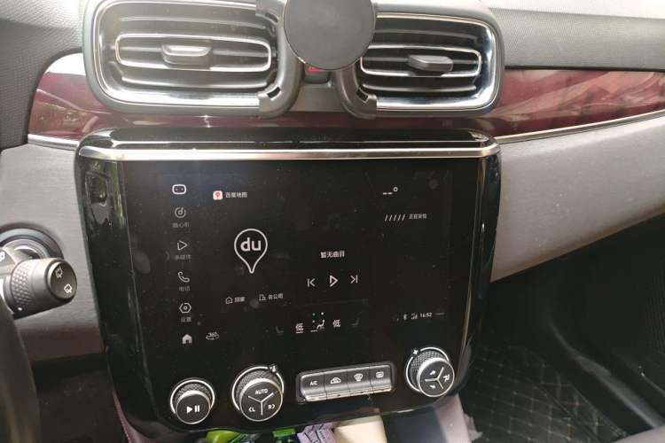 Used Lynk & Co 02 2019 1.5T DCT Two-Wheel Drive Shine Pro Edition China VI Standard Audio And AC Panel