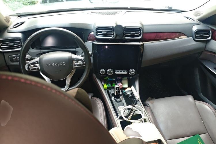 Used Lynk & Co 02 2019 1.5T DCT Two-Wheel Drive Shine Pro Edition China VI Standard Center Console