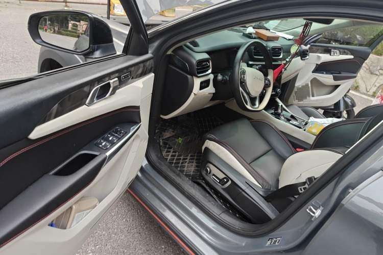 Used Lynk & Co 02 2019 1.5T DCT Two-Wheel Drive Shine Pro Edition China VI Standard Driver Seat