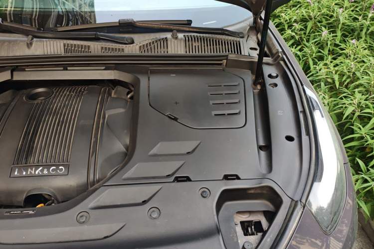 Used Lynk & Co 02 2019 1.5T DCT Two-Wheel Drive Shine Pro Edition China VI Standard Engine Bay Left