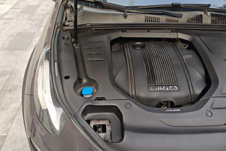 Used Lynk & Co 02 2019 1.5T DCT Two-Wheel Drive Shine Pro Edition China VI Standard Engine Bay Right