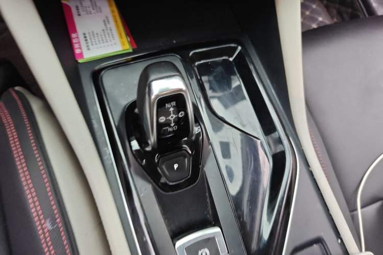 Used Lynk & Co 02 2019 1.5T DCT Two-Wheel Drive Shine Pro Edition China VI Standard Gear Lever