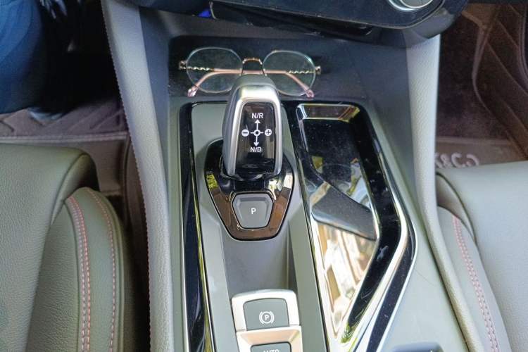 Used Lynk & Co 02 2019 High-Energy Edition 2.0T Automatic Two-Wheel Drive Shine Pro Edition China VI Standard Gear Lever