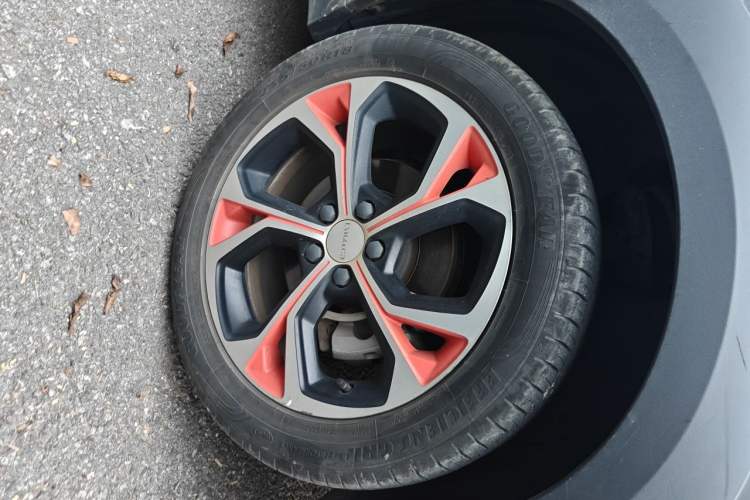 Used Lynk & Co 02 2019 1.5T DCT Two-Wheel Drive Shine Pro Edition China VI Standard Right Front Wheel Hub