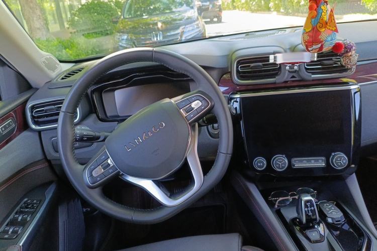 Used Lynk & Co 02 2019 High-Energy Edition 2.0T Automatic Two-Wheel Drive Shine Pro Edition China VI Standard Steering Wheel