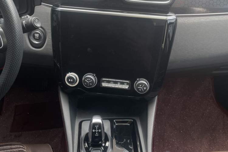Used Lynk & Co 02 2019 1.5T DCT Two-Wheel Drive Pro Edition China VI Standard Audio And AC Panel