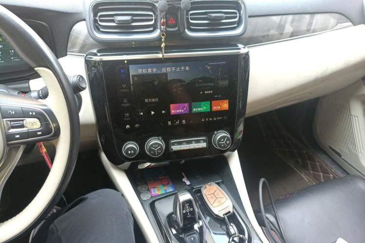 Used Lynk & Co 02 2019 1.5T DCT Two-Wheel Drive Shine Pro Edition China VI Standard Audio And AC Panel