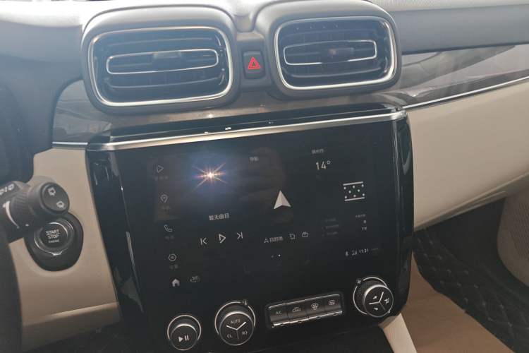 Used Lynk & Co 02 2019 1.5T DCT Two-Wheel Drive Shine Pro Edition China VI Standard Audio And AC Panel