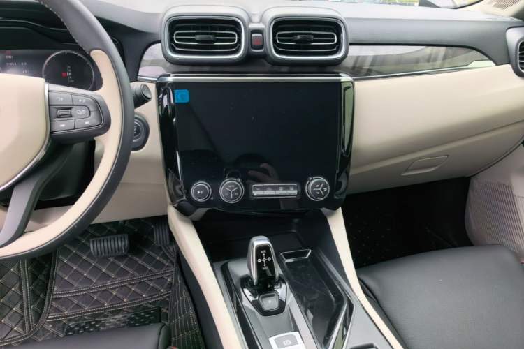 Used Lynk & Co 02 2019 1.5T DCT Two-Wheel Drive Zhaoban Version China VI Standard Audio And AC Panel
