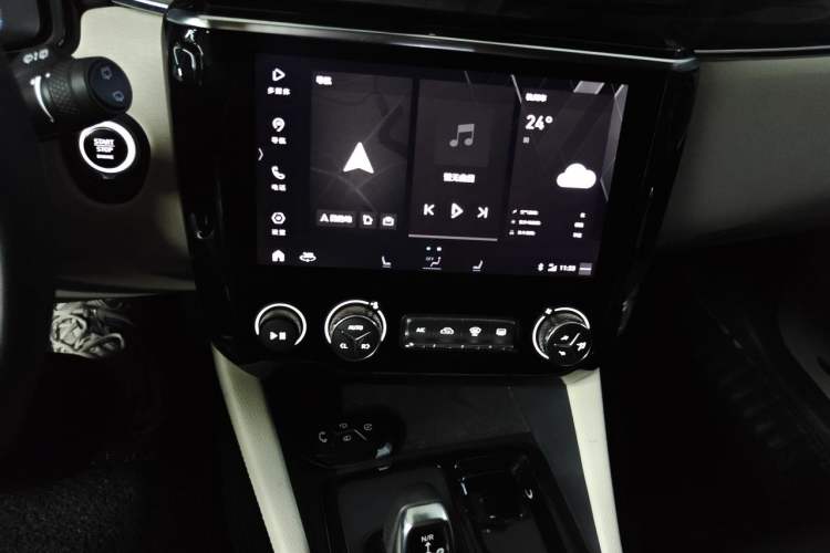 Used Lynk & Co 02 2019 High-Energy Edition 2.0T Automatic Two-Wheel Drive Shine Pro Edition China VI Standard Audio And AC Panel
