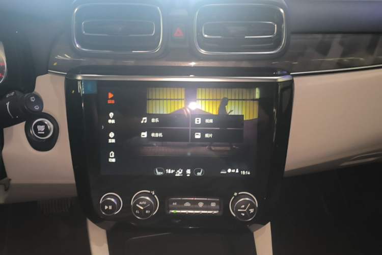 Used Lynk & Co 02 2019 1.5T DCT Two-Wheel Drive Zhaoban Version China VI Standard Audio And AC Panel