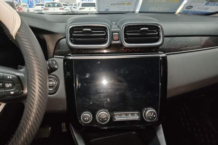 Used Lynk & Co 02 2019 High-Energy Edition 2.0T Automatic Two-Wheel Drive Rugged Version China VI Standard Audio And AC Panel
