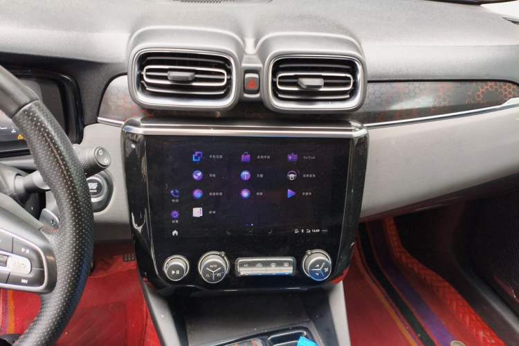 Used Lynk & Co 02 2019 1.5T DCT Two-Wheel Drive Pro Edition China VI Standard Audio And AC Panel
