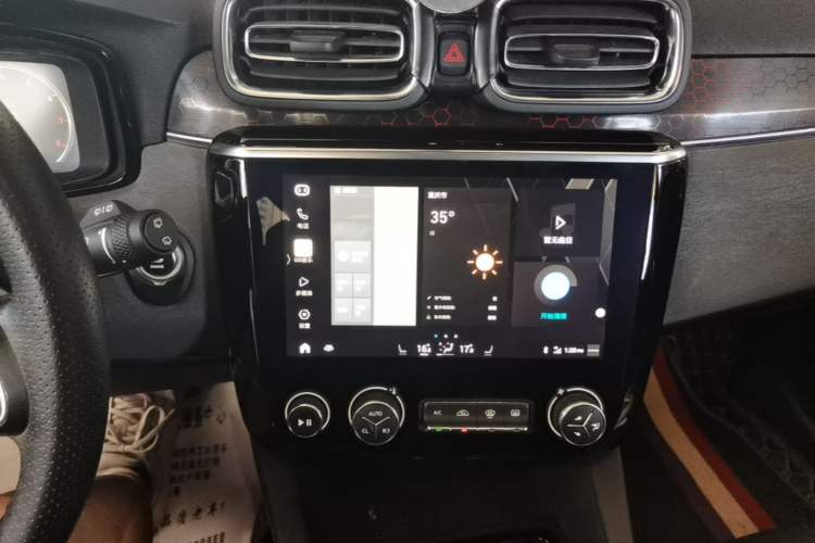 Used Lynk & Co 02 2019 1.5T DCT Two-Wheel Drive Pro Edition China VI Standard Audio And AC Panel