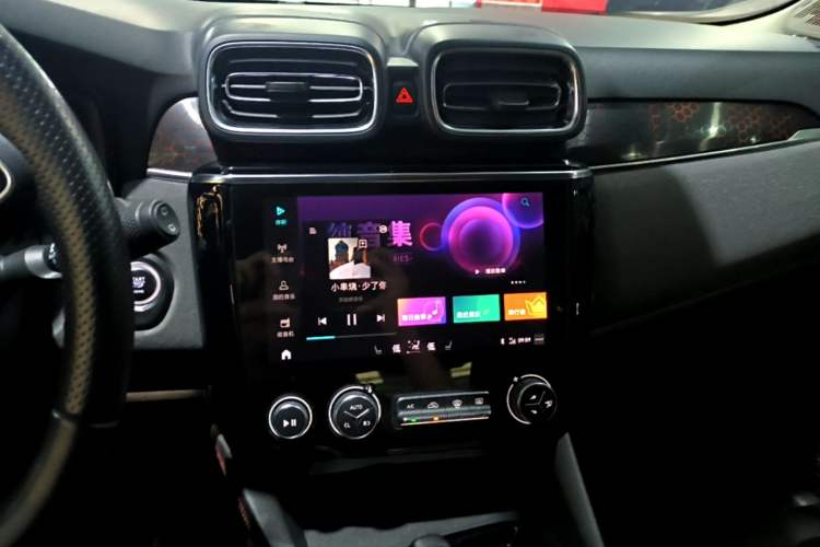 Used Lynk & Co 02 2019 1.5T DCT Two-Wheel Drive Pro Edition China VI Standard Audio And AC Panel