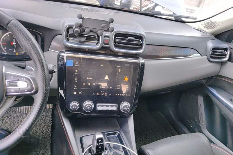 Used Lynk & Co 02 2019 1.5T DCT Two-Wheel Drive Pro Edition China VI Standard Audio And AC Panel
