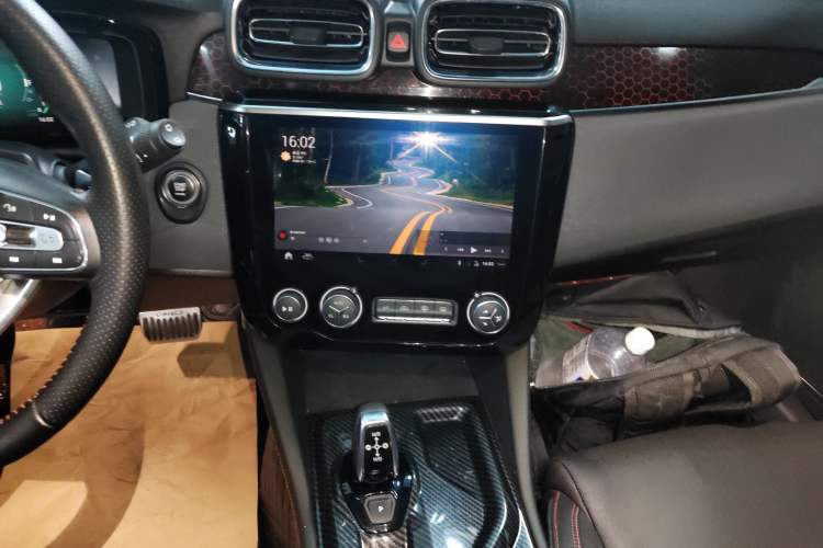 Used Lynk & Co 02 2019 High-Energy Edition 2.0T Automatic Two-Wheel Drive Shine Pro Edition China VI Standard Audio And AC Panel