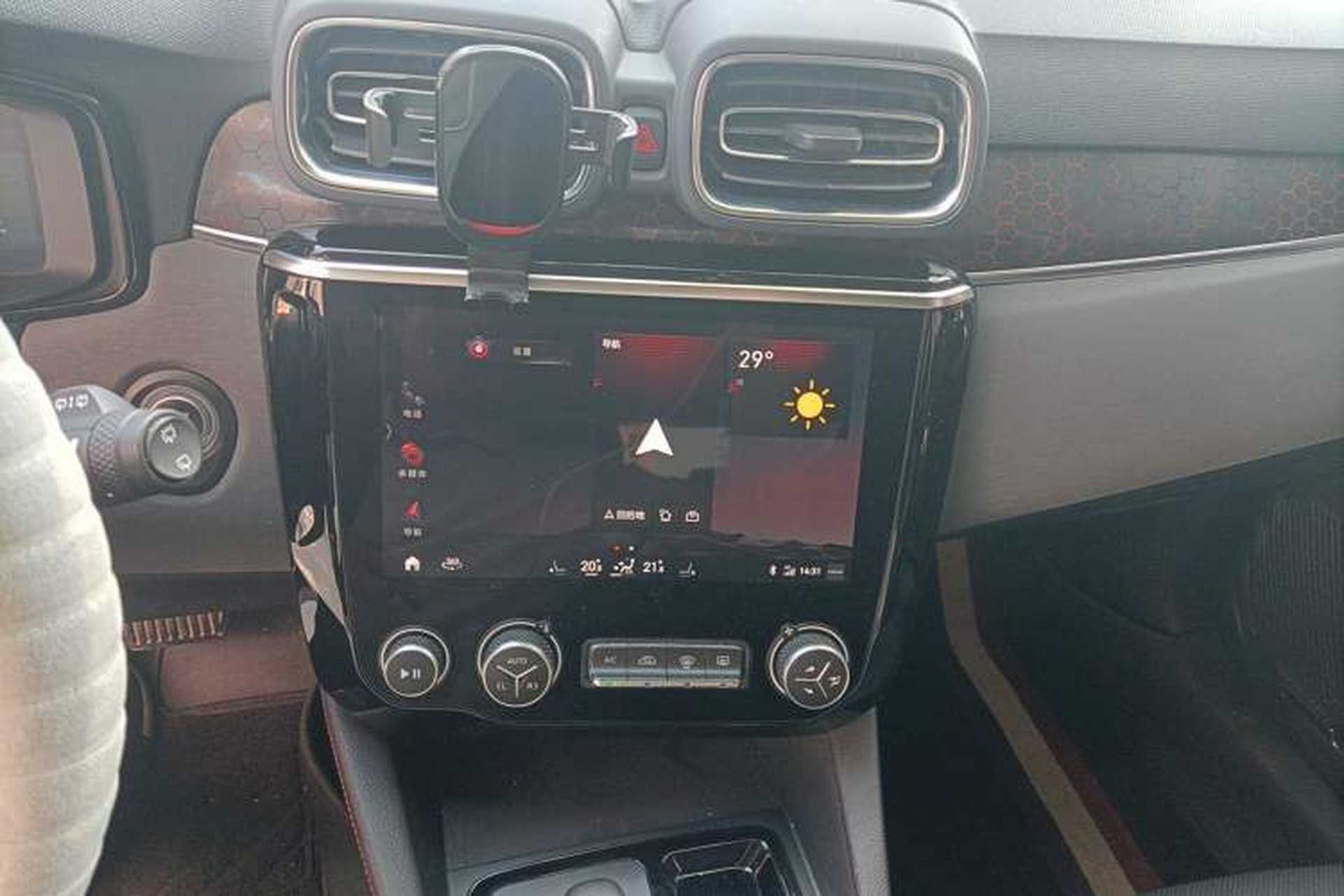 Used Lynk & Co 02 2019 1.5T DCT Two-Wheel Drive Pro Edition China VI Standard Audio And AC Panel