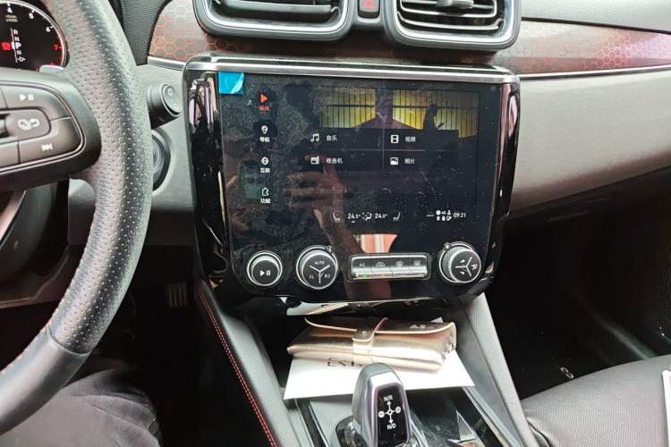 Used Lynk & Co 02 2019 1.5T DCT Two-Wheel Drive Sporty Version China VI Standard Audio And AC Panel