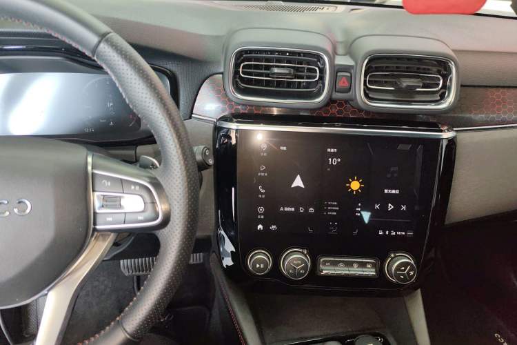 Used Lynk & Co 02 2019 1.5T DCT Two-Wheel Drive Pro Edition China VI Standard Audio And AC Panel