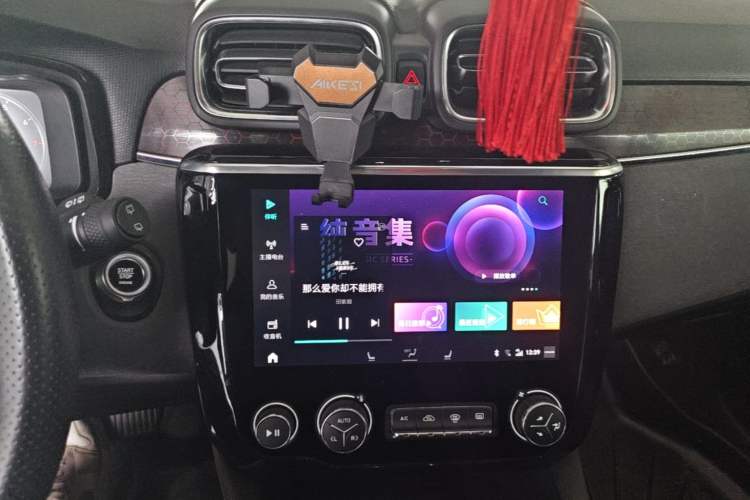 Used Lynk & Co 02 2019 1.5T DCT Two-Wheel Drive Pro Edition China VI Standard Audio And AC Panel