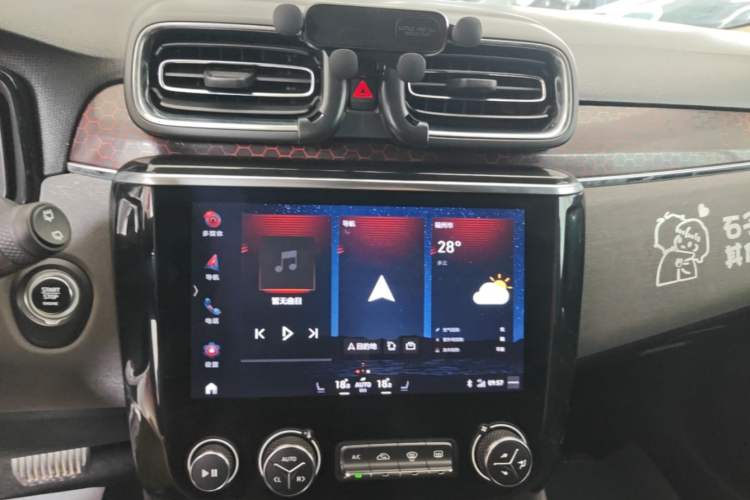Used Lynk & Co 02 2019 1.5T DCT Two-Wheel Drive Pro Edition China VI Standard Audio And AC Panel
