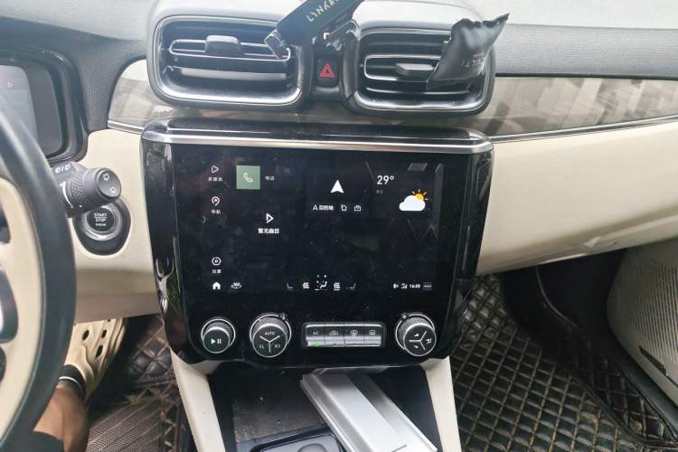 Used Lynk & Co 02 2019 1.5T DCT Two-Wheel Drive Shine Pro Edition China VI Standard Audio And AC Panel