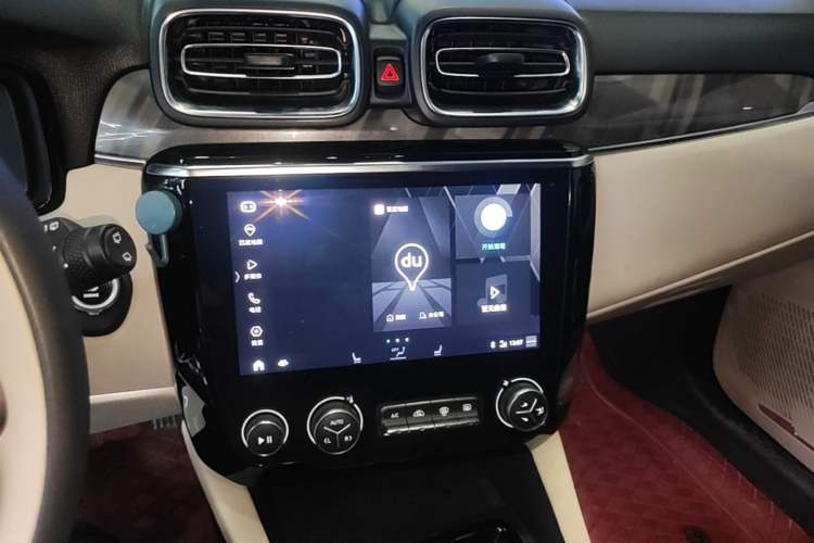 Used Lynk & Co 02 2019 1.5T DCT Two-Wheel Drive Shine Pro Edition China VI Standard Audio And AC Panel
