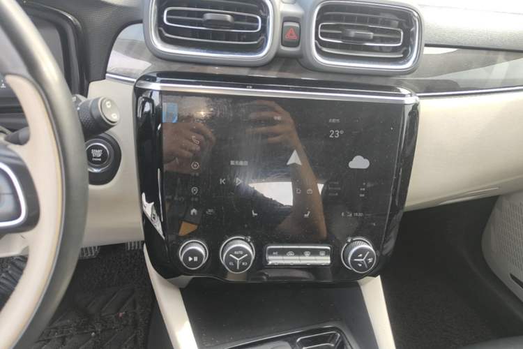 Used Lynk & Co 02 2019 1.5T DCT Two-Wheel Drive Shine Pro Edition China VI Standard Audio And AC Panel