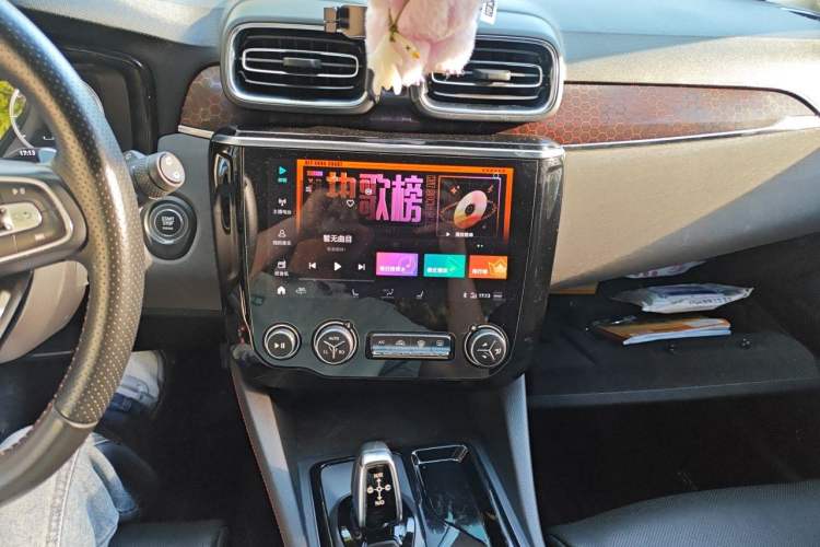 Used Lynk & Co 02 2019 1.5T DCT Two-Wheel Drive Pro Edition China VI Standard Audio And AC Panel