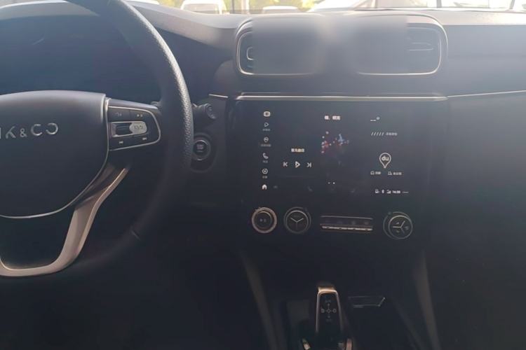 Used Lynk & Co 02 2019 1.5T DCT Two-Wheel Drive Pro Edition China VI Standard Center Console